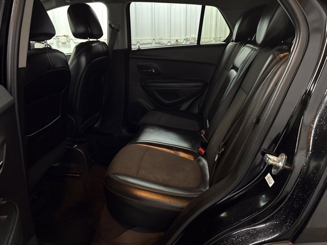 Used 2021 Chevrolet Trax LT w/ Midnight Edition FWD image 14