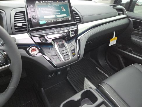 New 2026 Honda Odyssey Touring image 32