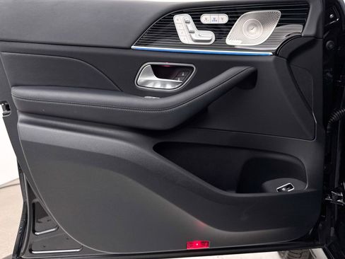 Used 2024 Mercedes-Benz GLS 450 4MATIC image 46