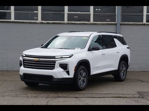 New 2026 Chevrolet Traverse LT image 1