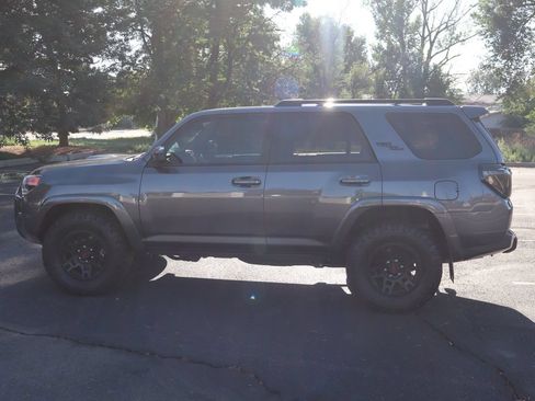 Used 2020 Toyota 4Runner TRD Off-Road AWD/4WD image 9