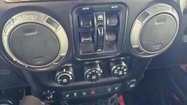 Used 2013 Jeep Wrangler Unlimited Sahara AWD/4WD image 18