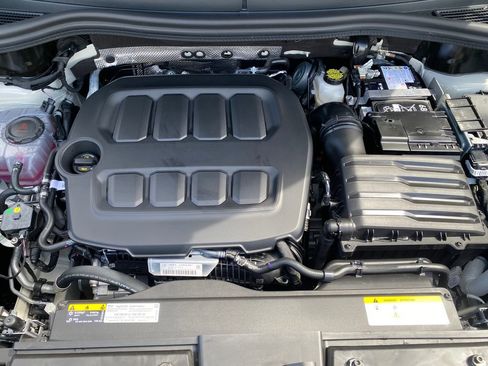 New 2026 Volkswagen Tiguan SE R-Line FWD image 28