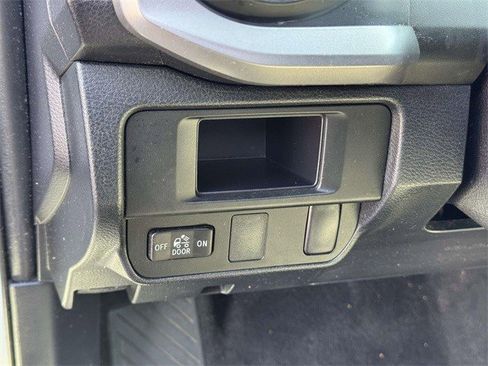 Used 2016 Toyota Tacoma SR5 image 21