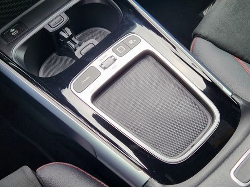 Used 2025 Mercedes-Benz GLB 250 image 13