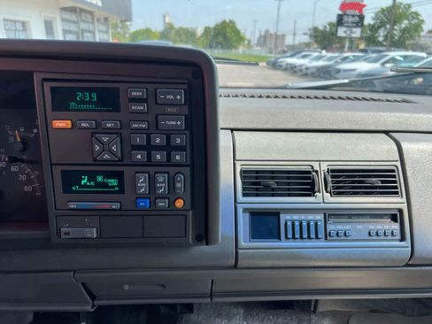 Used 1994 GMC Suburban 2500 image 20
