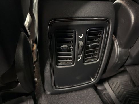 Used 2020 Jeep Grand Cherokee Laredo RWD image 11