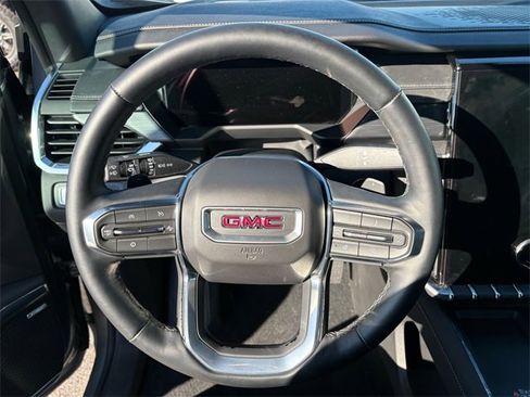 Used 2025 GMC Acadia Elevation image 9