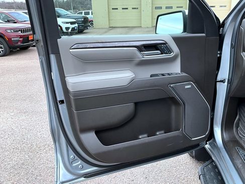 Used 2024 Chevrolet Silverado 1500 LTZ image 10