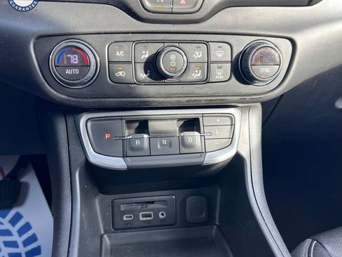 Used 2023 GMC Terrain SLT image 15