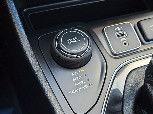 Used 2021 Jeep Cherokee Limited w/ Trailer Tow Group image 17