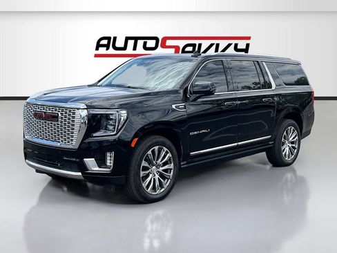 Used 2021 GMC Yukon XL Denali w/ Denali Premium Package AWD/4WD image 3