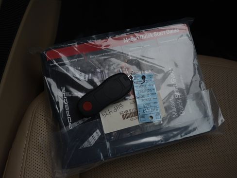 Certified 2025 Porsche Macan image 38