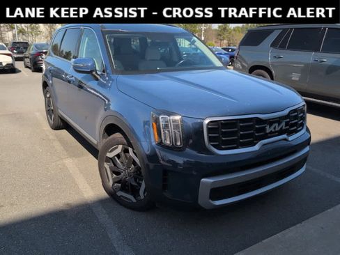 Used 2023 Kia Telluride S w/ S Sunroof Package image 3