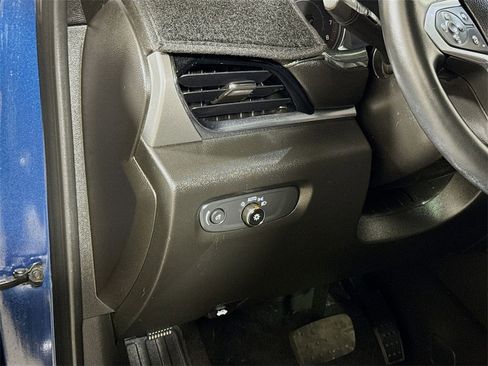 Used 2023 Chevrolet Traverse LT w/ LT Premium Package image 8