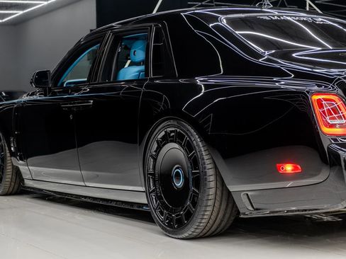 Used 2025 Rolls-Royce Phantom Sedan image 12