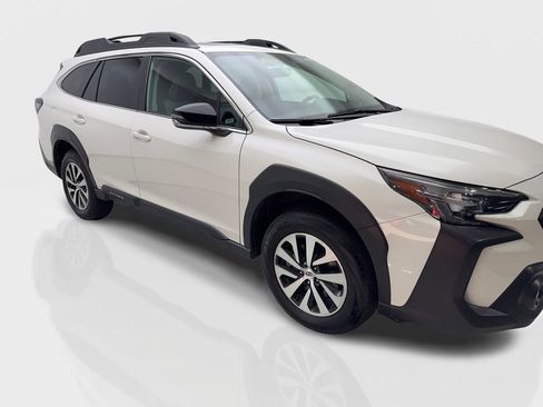 Used 2025 Subaru Outback Premium image 12