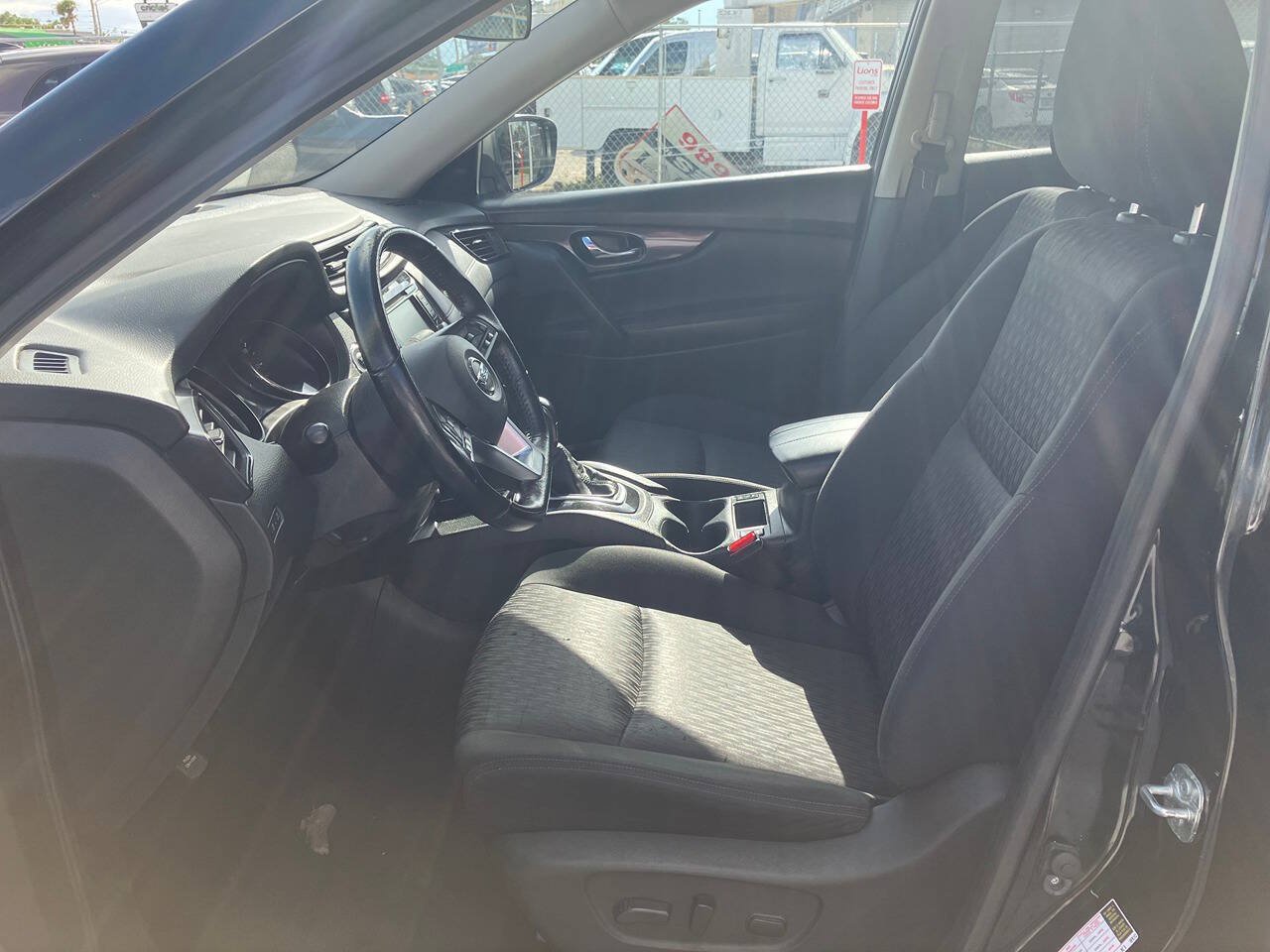Used 2020 Nissan Rogue SV FWD image 10