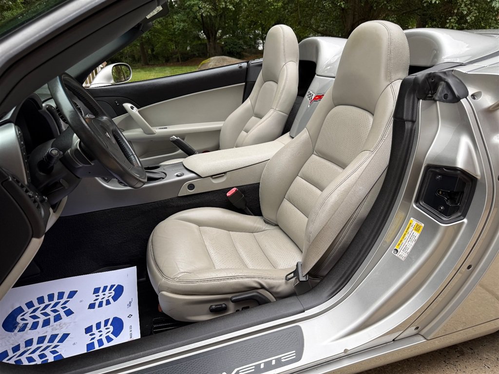 Used 2006 Chevrolet Corvette Convertible w/ Preferred Equipment Group RWD image 47