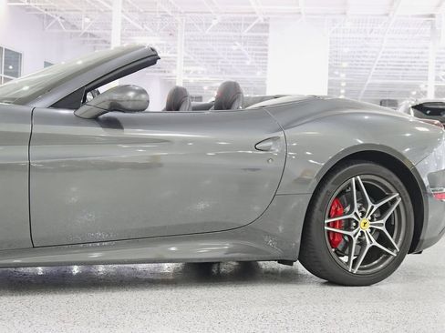 Used 2016 Ferrari California T RWD image 5