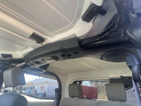 Used 2010 Jeep Wrangler Sport image 12