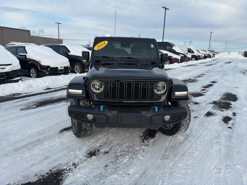 Used 2024 Jeep Wrangler Unlimited w/ Convenience Group image 3