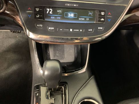 Used 2014 Toyota Avalon Limited w/ Technology Package image 25