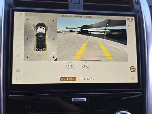 Used 2025 Land Rover Discovery S image 25