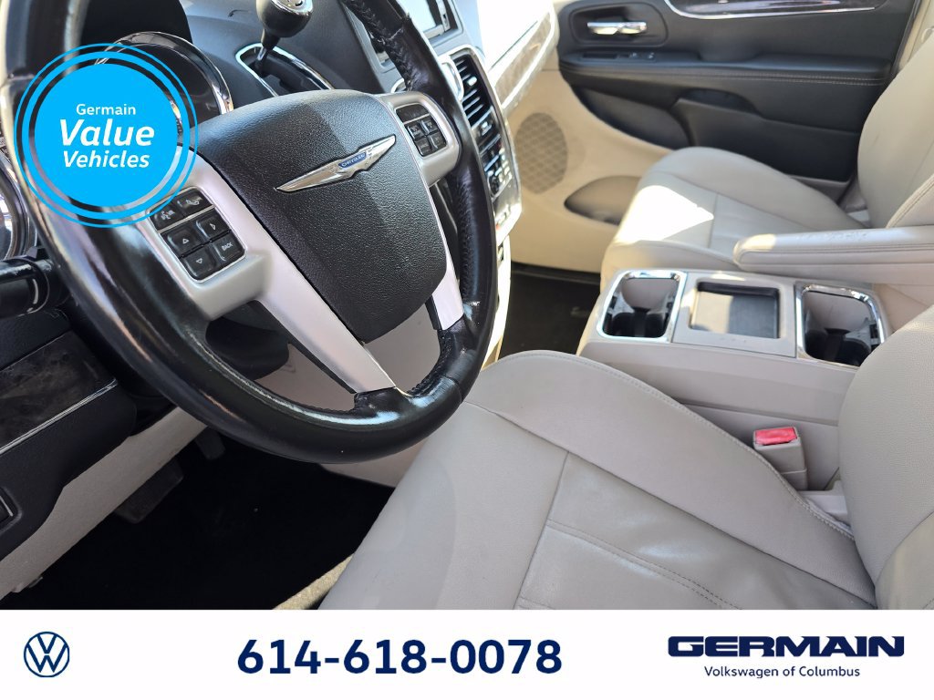 Used 2014 Chrysler Town & Country Touring FWD image 15