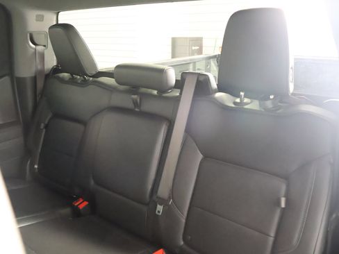 Used 2025 GMC Sierra 1500 SLT AWD/4WD image 44