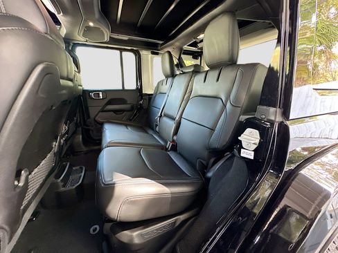 Used 2024 Jeep Wrangler High Altitude image 25