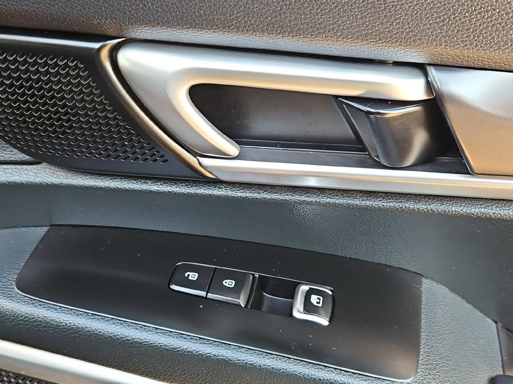 Used 2025 Kia Telluride S FWD image 32