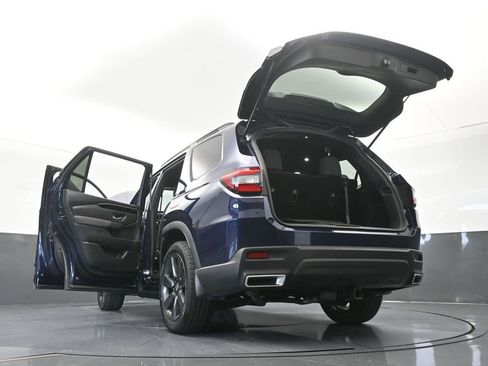 Used 2025 Honda Pilot Sport image 55