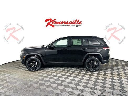 New 2025 Jeep Grand Cherokee Altitude image 4