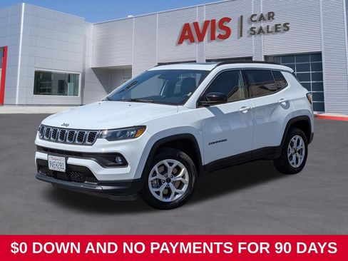 Used 2025 Jeep Compass Latitude w/ Sun & Sound Group AWD/4WD image 1