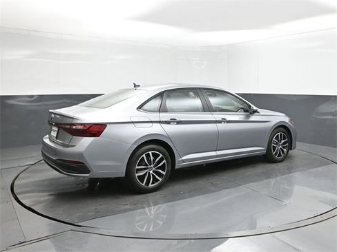 New 2025 Volkswagen Jetta SE image 15
