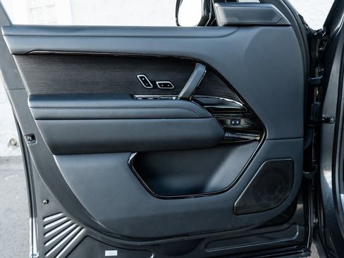 Used 2023 Land Rover Range Rover SV image 24