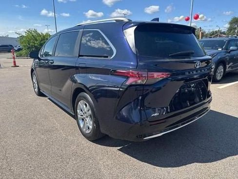 Used 2024 Toyota Sienna Platinum image 5