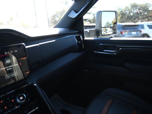 Used 2024 GMC Sierra 2500 AT4 w/ Technology Package image 33