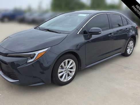 Used 2025 Toyota Corolla XLE FWD image 1