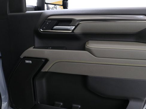 Used 2025 Chevrolet Silverado 2500 ZR2 w/ Technology Package image 30