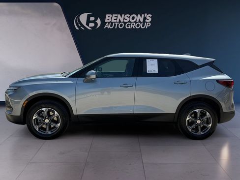Used 2025 Chevrolet Blazer LT FWD image 2