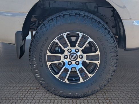 Used 2024 Nissan Titan SV image 10