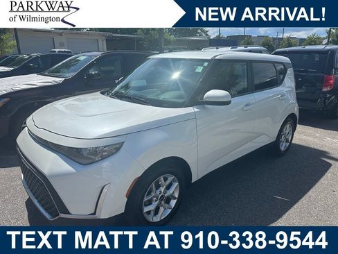 Used 2023 Kia Soul S FWD image 1