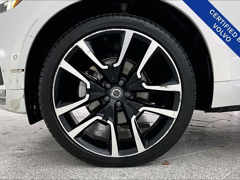 Used 2023 Volvo XC60 B5 Ultimate w/ Protection Package Premier image 11