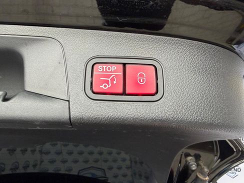 Used 2021 Mercedes-Benz GLA 250 4MATIC w/ Premium Package image 21