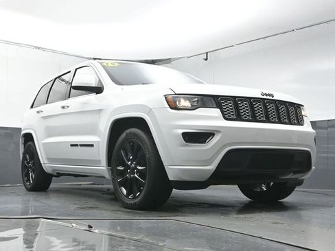 Used 2019 Jeep Grand Cherokee Altitude image 33