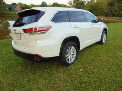 Used 2016 Toyota Highlander LE FWD image 4