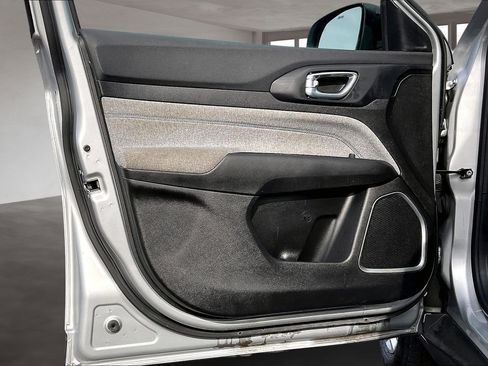 Used 2024 Jeep Compass Latitude image 20