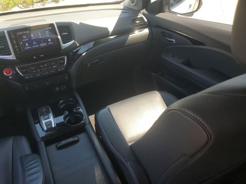 Used 2017 Honda Pilot Touring image 18